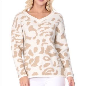 YE MAK v-neck animal print long sleeve gold and cream sweater + size L